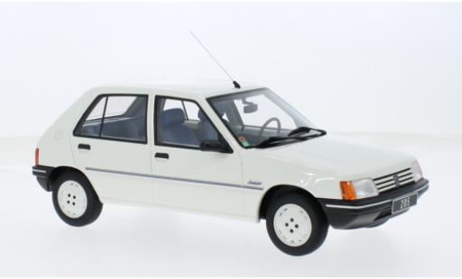 Coche miniatura Peugeot 205 1/18 Ottomobile Junior weiss 1988 1:18 Peugeot 205 1/18 Ottomobile Junior weiss 1988 1:18 coche miniatura