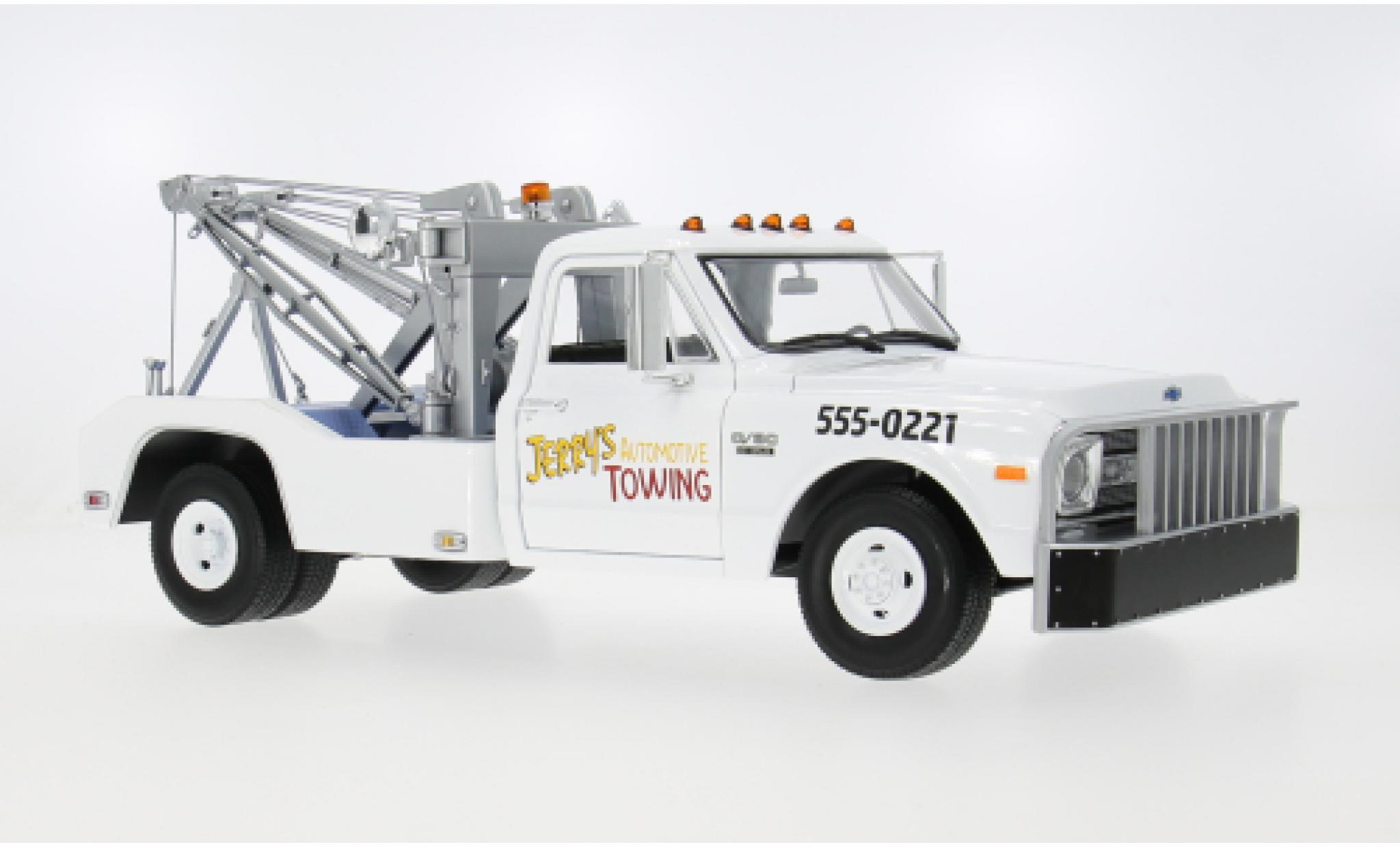 Chevrolet C-30 1/18 Greenlight Dually Wrecker weiss 1969 Jerry&rsquo;s Towing Fall Guy Stuntman 1:18 coche miniatura