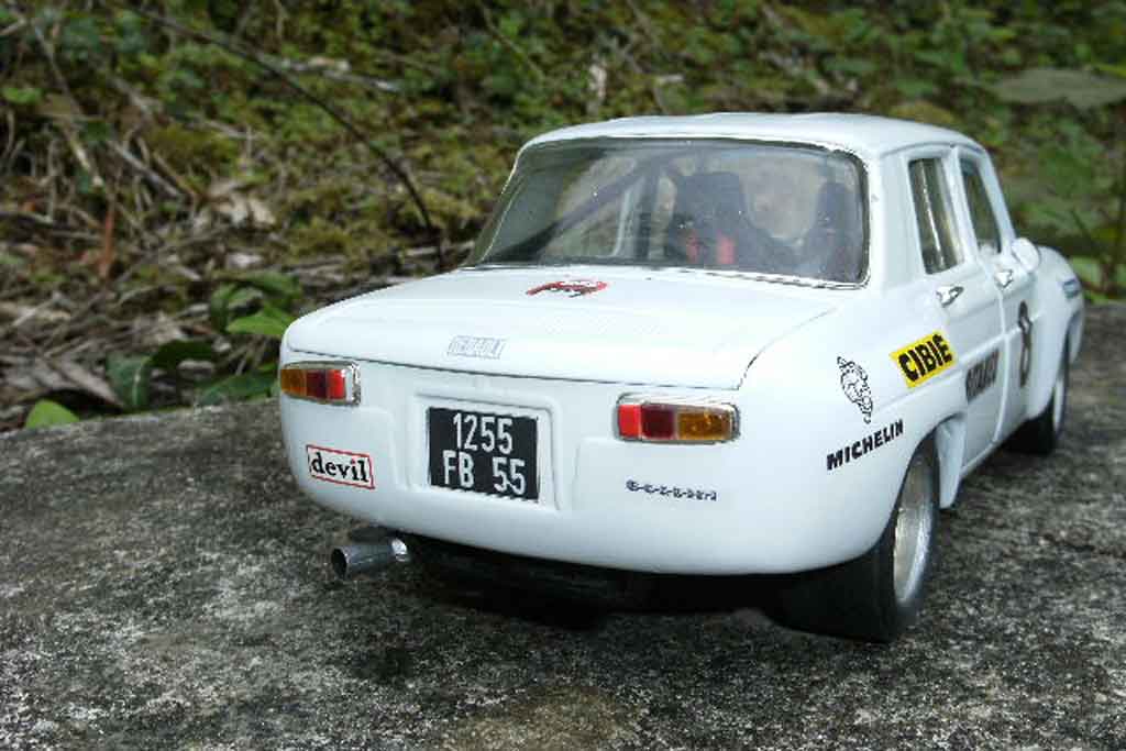 Renault 8 Gordini 1/18 Solido Gordini blanco jantes larges et kit carrosserie dinacar