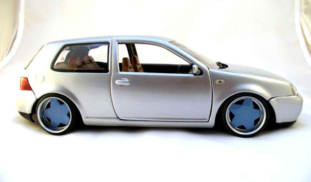 Volkswagen Golf 4 GTI 1/18 Revell 4 GTI german look jantes borbet type a