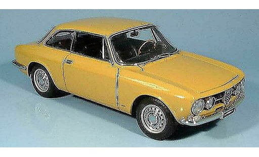 Alfa Romeo 1750 gtv 1/18 Autoart beige millennium edition 1967 coche miniatura