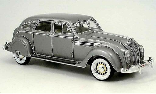 Chrysler Airflow Sedan 1/18 Signature gris 1936 coche miniatura