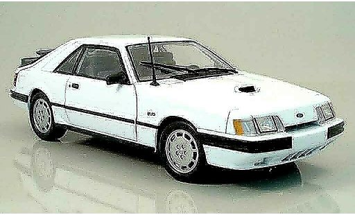 Ford Mustang SVO 1/18 Welly blanco coche miniatura