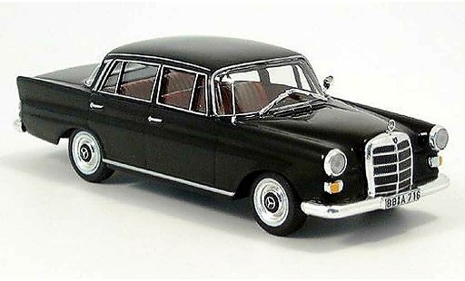 Mercedes 200 Base 1/43 IXO D (W110) negro coche miniatura
