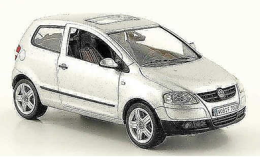 Volkswagen Fox Base 1/43 Schuco gris metallisee avec lenkung 2005 coche miniatura