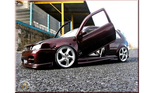 Volkswagen Golf GTI 1/18 Revell purpura jantes porsche 17 pouces kit carrosserie coche miniatura