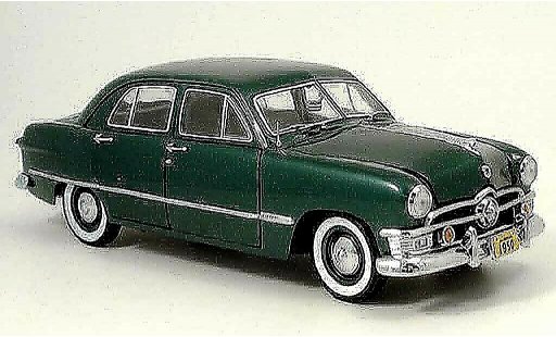 Ford Custom Berline 1/18 Precision verde 1950 coche miniatura