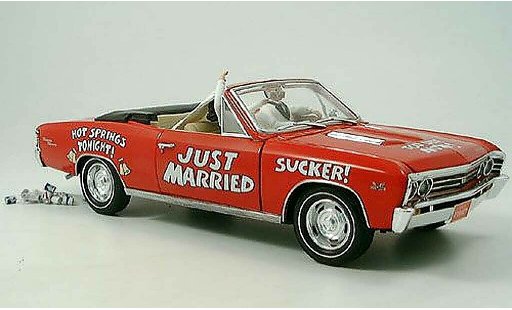 Chevrolet Chevelle Coupe 1/18 Ertl 1967 rojo just married coche miniatura