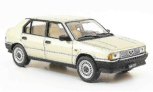 Alfa Romeo 33 1.3 1/43 Pego beige 1983 coche miniatura