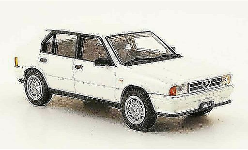 Alfa Romeo 33 1.5 quadrifoglio verde 1/43 Pego blanco 1983 coche miniatura