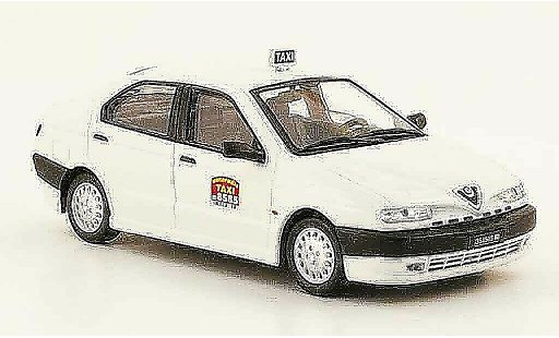 Alfa Romeo 146 polizia 1/43 Pego taxi mailand coche miniatura