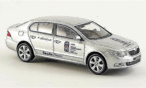 Skoda Superb 2009 1/43 Abrex ii gris metallisee eishockey weltmeistertitel coche miniatura