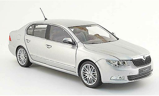 Skoda Superb 2009 1/18 Abrex gris ii coche miniatura