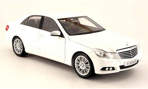 Mercedes Classe E Base 1/18 Minichamps (w 212) blanco 2009 coche miniatura
