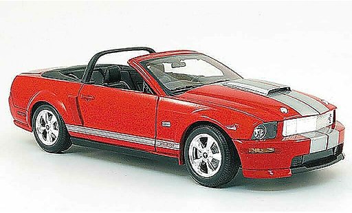 Shelby GT Convertible 1/18 Shelby Collectibles cabriolet rojo avec bandes blancos 2008 coche miniatura