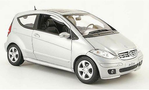 Mercedes Classe A Base 1/18 Welly 200 gris 3 portes coche miniatura