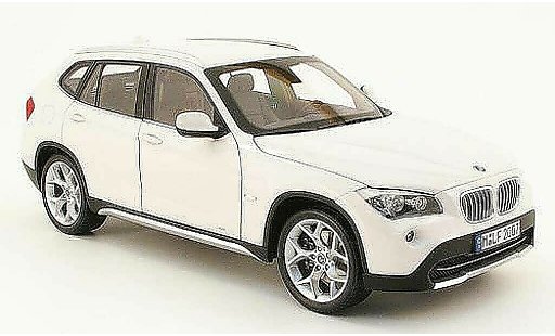 Bmw X1 suv 1/18 Kyosho 2.8i xdrive blanco coche miniatura