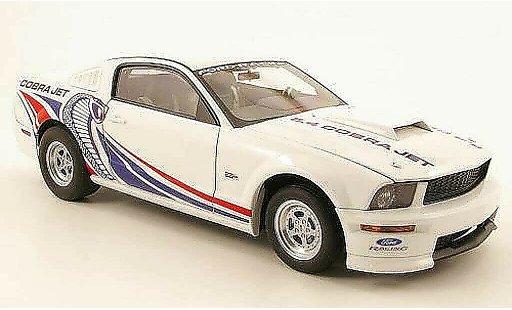 Ford Mustang Fastback 1/18 Autoart cobra jet blanco coche miniatura
