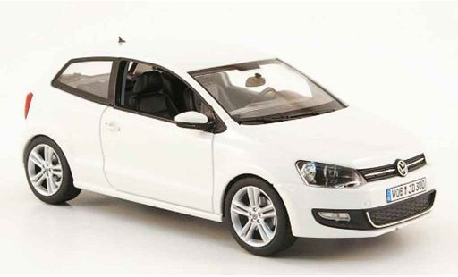 Volkswagen Polo Base 1/43 Schuco blanco coche miniatura