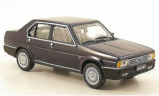Alfa Romeo 90 berlina 1/43 Pego azul 1984 coche miniatura