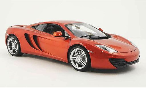 McLaren F1 Base 1/18 Minichamps MP 4-12C naranja coche miniatura