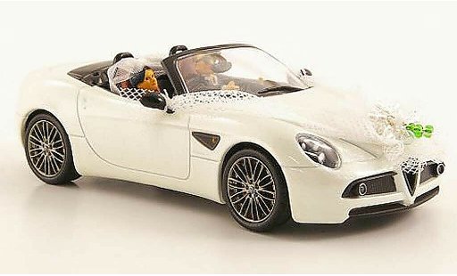 Alfa Romeo 8C spider 1/43 M4 Spyder blanco Just Married avec 2 Figuren coche miniatura