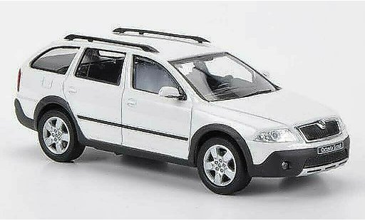 Skoda Octavia Combi 1/43 Abrex Scout blanco coche miniatura