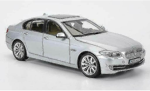 Bmw 550 F10 1/18 Welly 5er gris coche miniatura