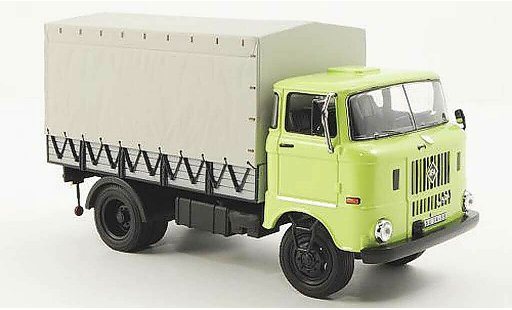 IFA W50L Base 1/43 IST Models verde 1965 coche miniatura