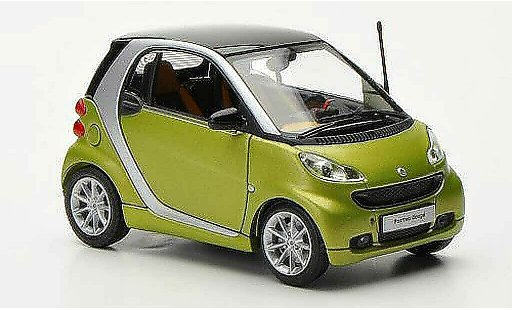Smart ForTwo Coupe 1/43 Minichamps verde mate/gris 2010 coche miniatura