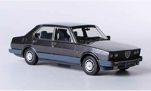 Alfa Romeo Alfetta 2000 1/43 Kess 1983 Quadrifoglio Oro gris coche miniatura