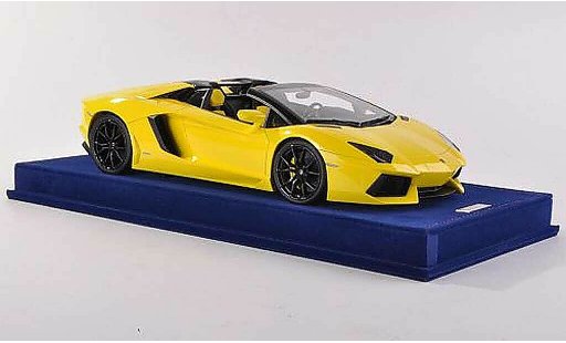 Lamborghini Aventador Roadster 1/18 MR Collection LP700-4 amarillo coche miniatura