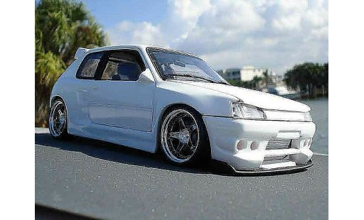Peugeot 205 GTI 1/18 Solido kit carrosserie coche miniatura