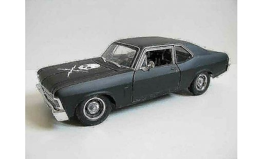 Chevrolet Nova Coupe 1/18 Maisto death proof coche miniatura