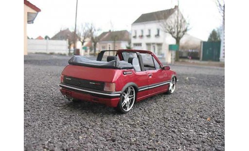 Peugeot 205 CTI 1/18 Solido rojo metallized coche miniatura