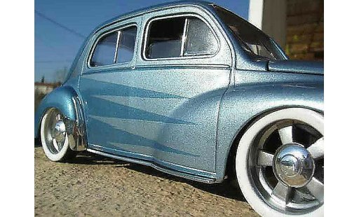 Renault 4CV Base 1/18 Solido azul coche miniatura