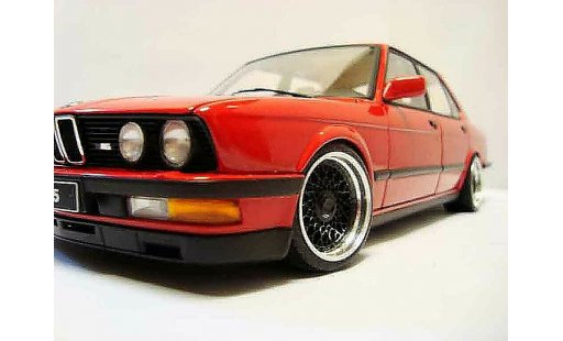 Bmw M5 tuning 1/18 Autoart E28 rojo jantes bbs 17 pouces coche miniatura