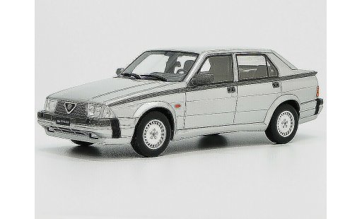 Alfa Romeo 75 3.0 v6 1/18 Laudoracing Models LM087C gris coche miniatura