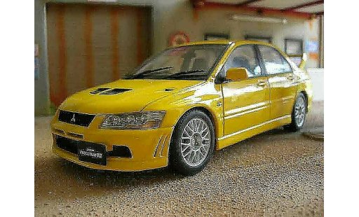 Mitsubishi Lancer Evolution VII 1/18 Autoart amarillo coche miniatura