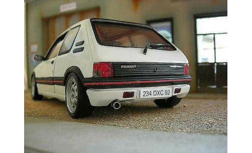 Peugeot 205 GTI 1/18 Solido 1.9 Blanc Meije ligne groupe n coche miniatura