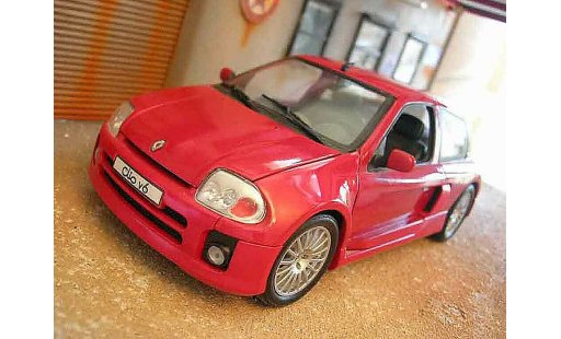 Renault Clio V6 1/18 Universal Hobbies rojo coche miniatura