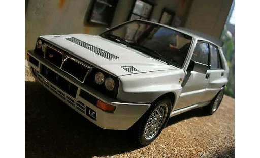 Lancia Delta HF Integrale 1/18 Kyosho evolution 2 blanco coche miniatura
