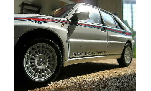 Lancia Delta HF Integrale 1/18 Kyosho evolution 2 martini coche miniatura