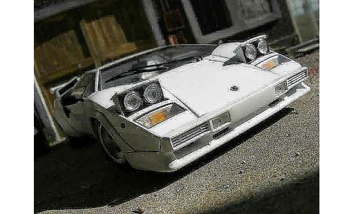 Lamborghini Countach 5000 Quattrovalvole 1/18 Kyosho blanco coche miniatura