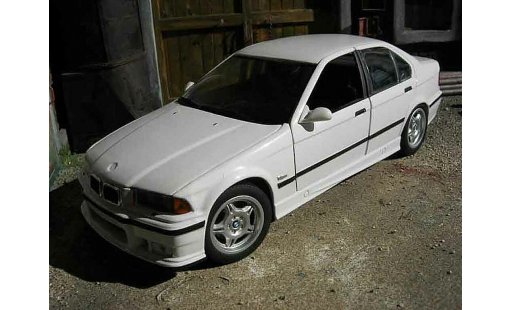 Bmw M3 coupe 1/18 Ut Models E36 berline blanco coche miniatura