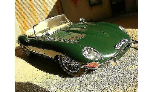 Jaguar E-Type 1961 1/18 Burago verde coche miniatura