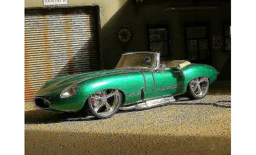 Jaguar E-Type 1961 1/18 Burago dub coche miniatura