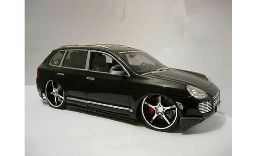 Porsche Cayenne Turbo S 1/18 Maisto negro coche miniatura