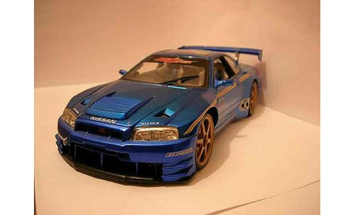 Nissan Skyline R34 GTR 1/18 Muscle Machines kit large coche miniatura