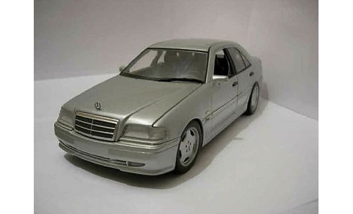Mercedes Classe C AMG 1/18 Ut Models 36 gris coche miniatura
